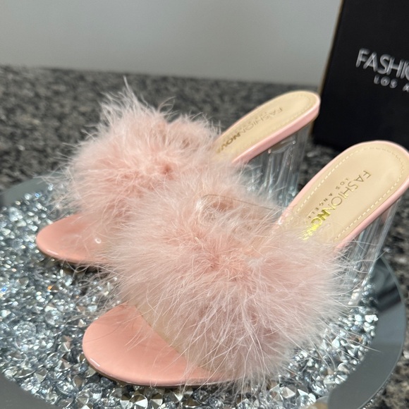 Fashion Nova Blush Feathered chunky Heels NIB 7.5 - Picture 4 of 12
